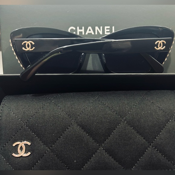 Authentic Chanel CAT EYE SUNGLASSES with pearls - Picture 1 of 5